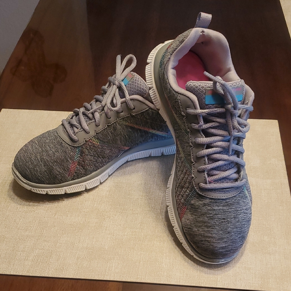 Skechers Gray Sneakers with Modern Knit Design. Womens Size 9